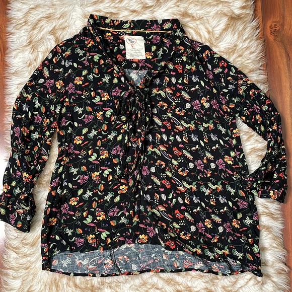 Conversations by Anthropologie button front floral blouse - Picture 4 of 7